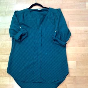 Green and black polka dot top. Sz S